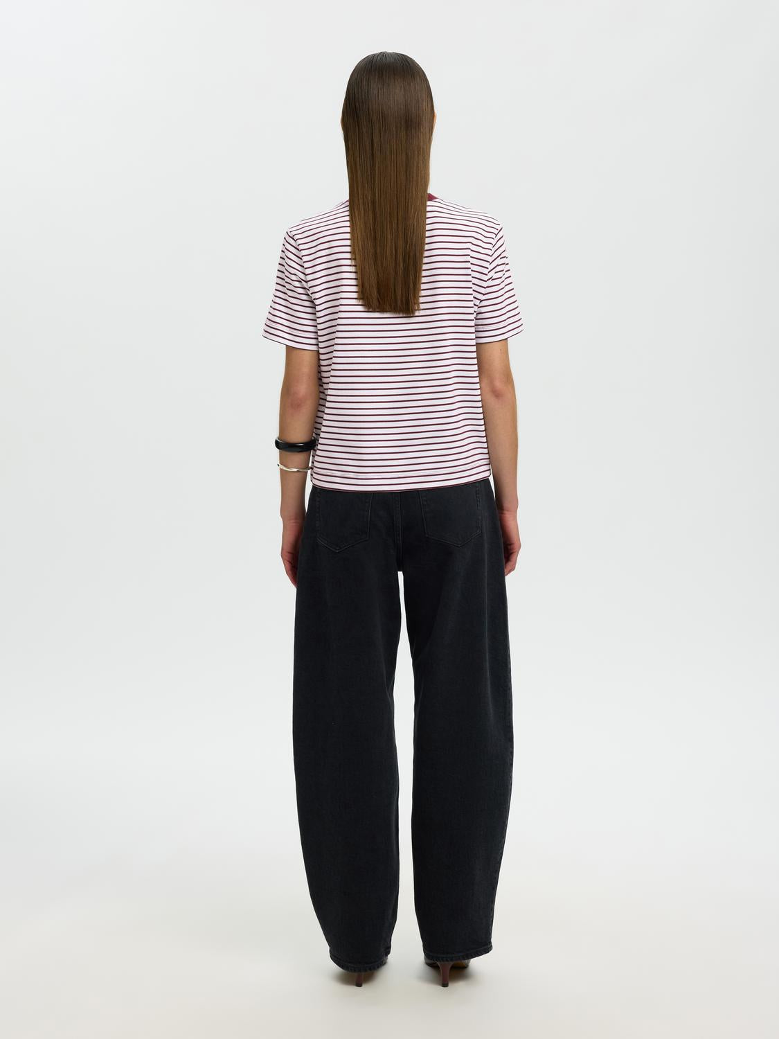 model_shot-back